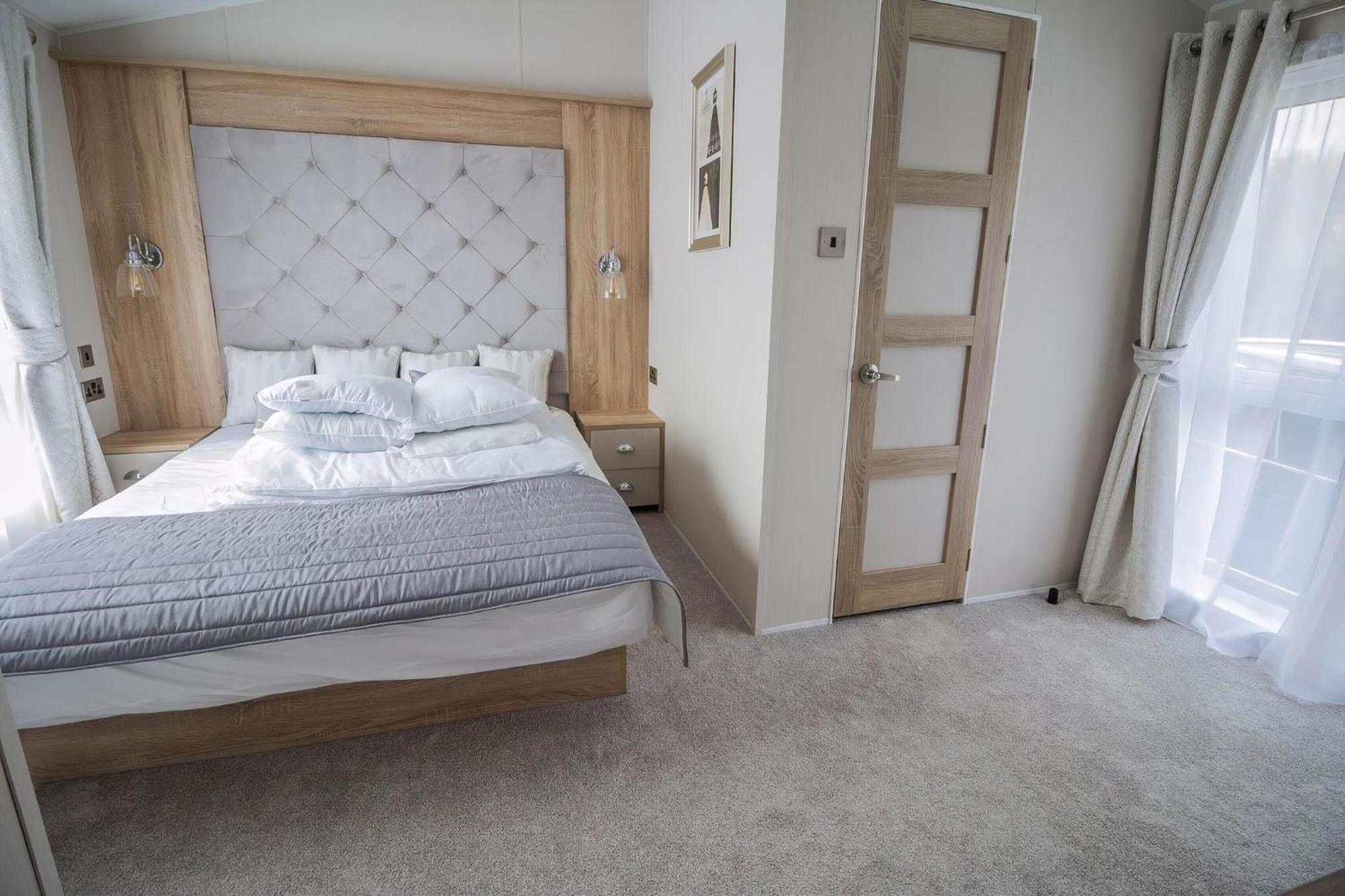 Stunning Caravan With Full Sea Views At Broadland Sands In Suffolk Ref 20236Bs Hopton on Sea Ngoại thất bức ảnh