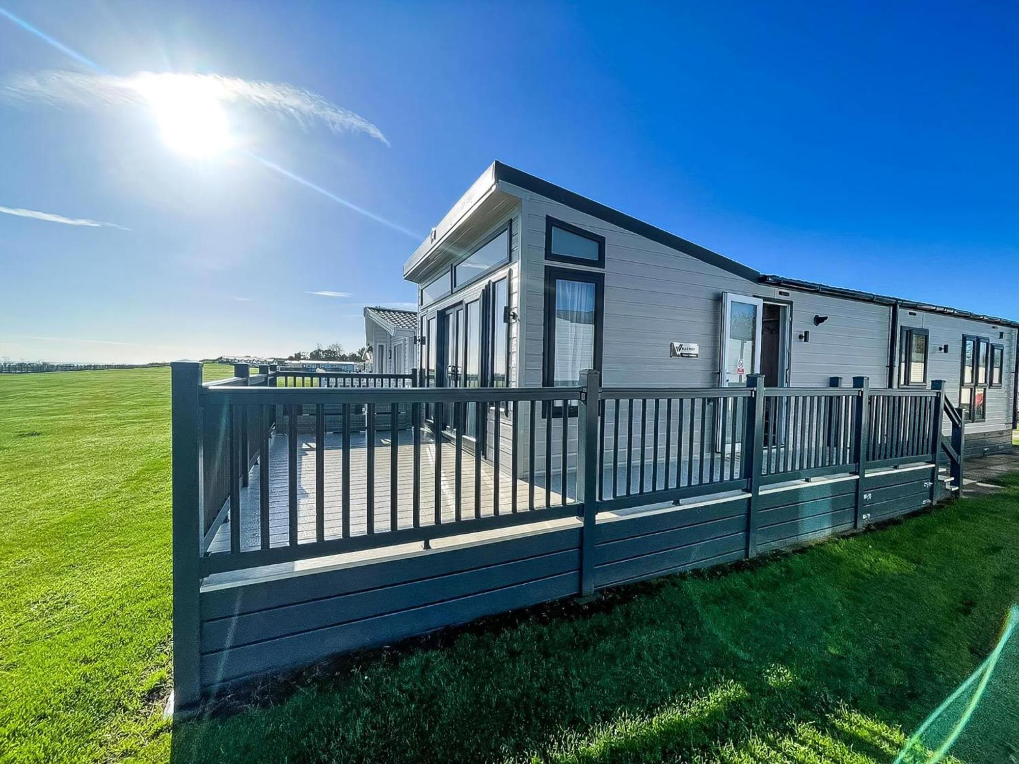 Stunning Caravan With Full Sea Views At Broadland Sands In Suffolk Ref 20236Bs Hopton on Sea Ngoại thất bức ảnh